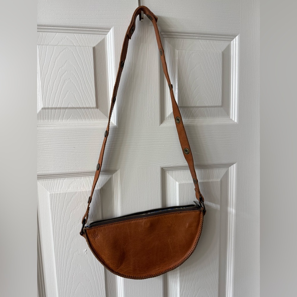 Lyons Leather Bee Brown Leather Shoulder Bag